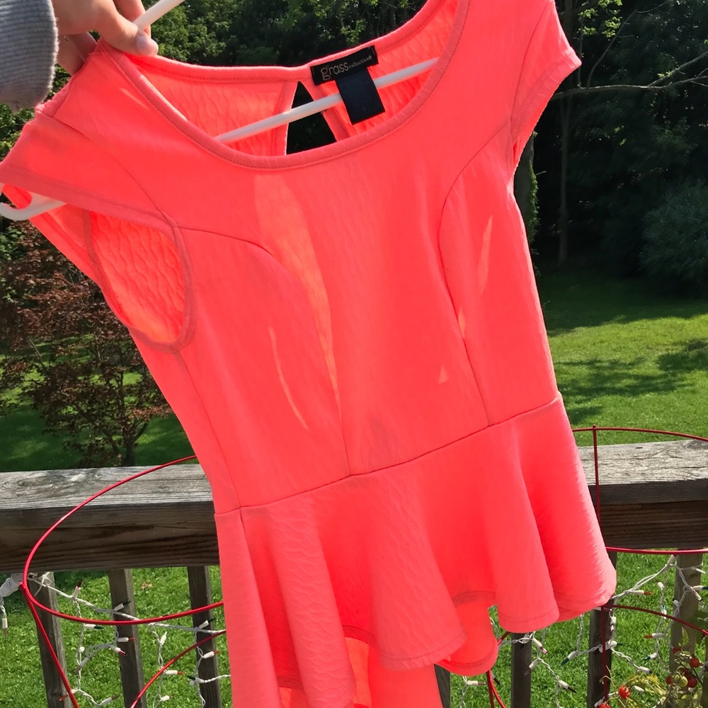 Vibrant fit and flare top!